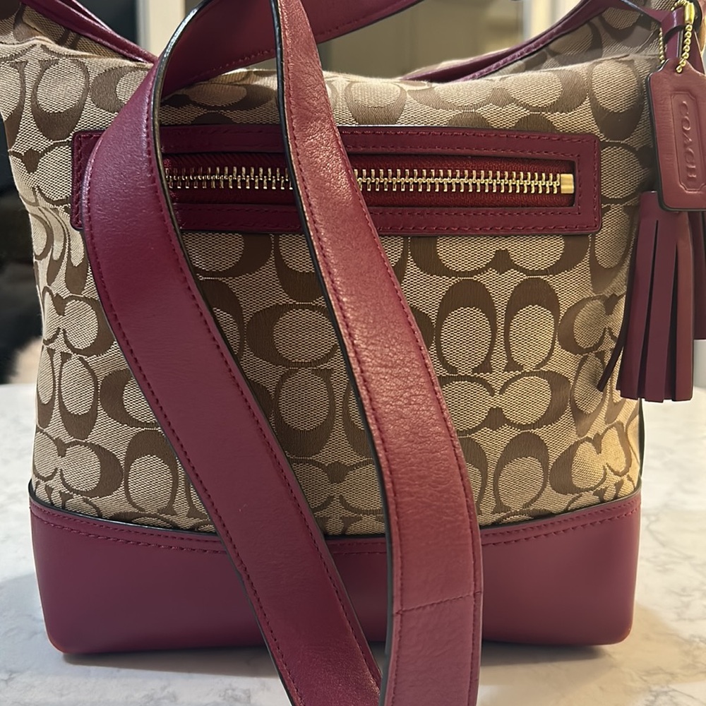 Coach adjustable strap bucket bag EUC! - Picture 14 of 17